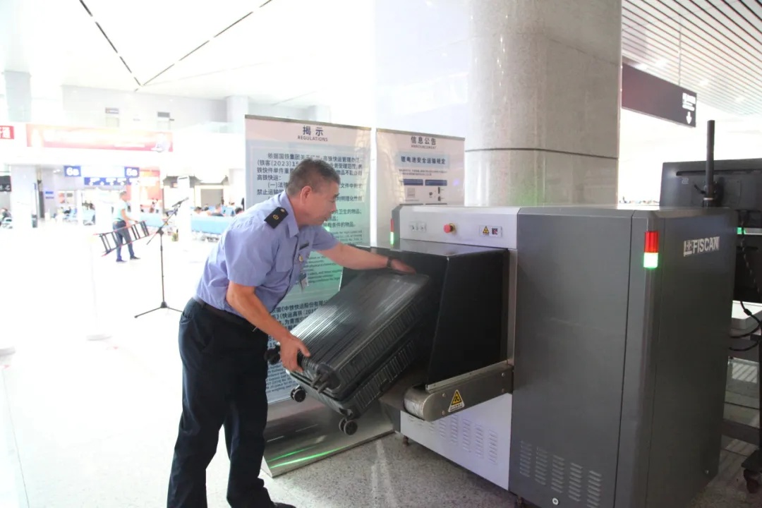 在潍坊,行李如何从高铁站直达客机腹舱→ 在潍坊,行李如何从高铁站直达客机腹舱→