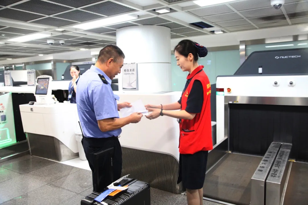 在潍坊,行李如何从高铁站直达客机腹舱→ 在潍坊,行李如何从高铁站直达客机腹舱→