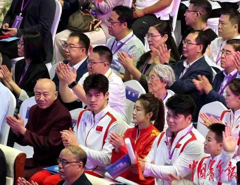 多位奥运冠军再次同框,全场笑了! 多位奥运冠军再次同框,全场笑了!