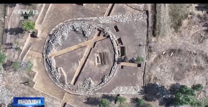 文化探源线索+1 红山文化积石冢发掘出土百余件玉器 文化探源线索+1 红山文化积石冢发掘出土百余件玉器