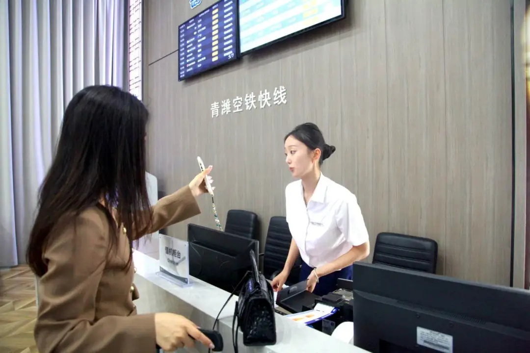 在潍坊,行李如何从高铁站直达客机腹舱→ 在潍坊,行李如何从高铁站直达客机腹舱→