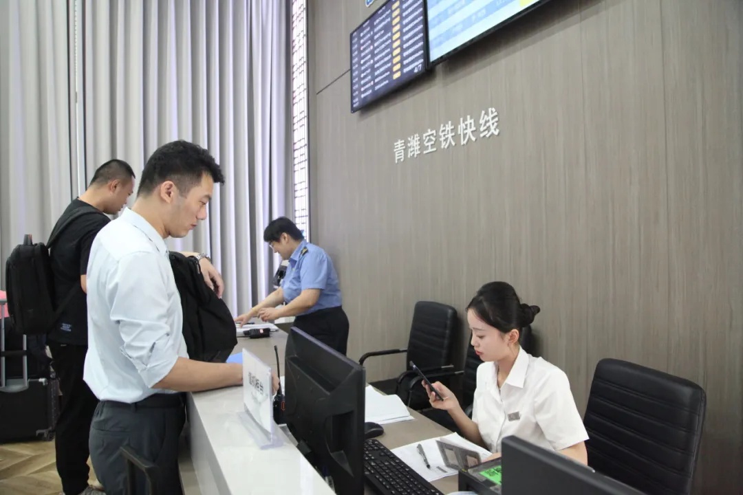 在潍坊,行李如何从高铁站直达客机腹舱→ 在潍坊,行李如何从高铁站直达客机腹舱→