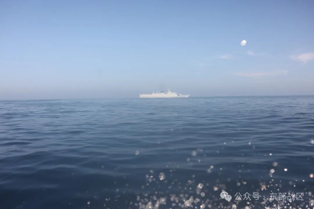 夜以继日!舰艇编队出击 夜以继日!舰艇编队出击