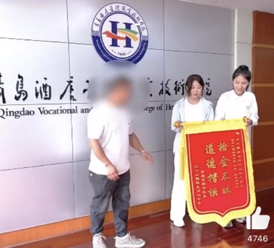 真拾“金”不昧!两女生出去玩捡到1斤黄金 真拾“金”不昧!两女生出去玩捡到1斤黄金