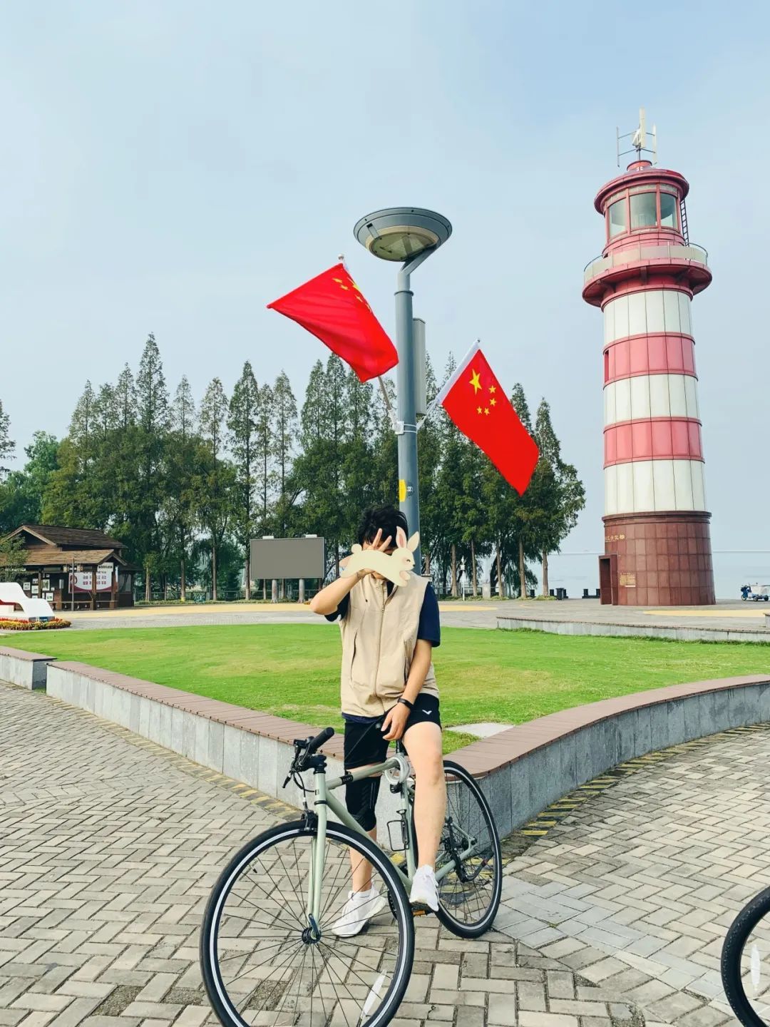 秋天的打开方式，这届年轻人掀起“骑行热”