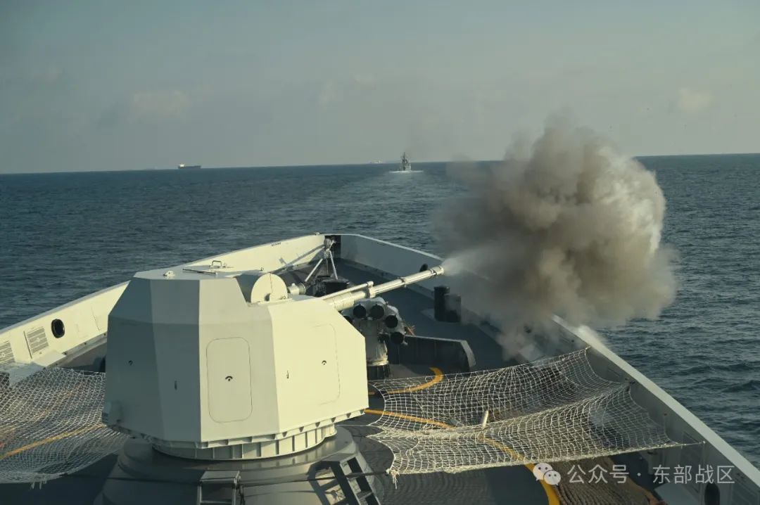 夜以继日!舰艇编队出击 夜以继日!舰艇编队出击