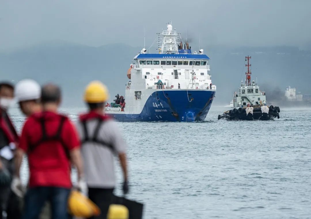 来啦！“蛟龙号”抵港