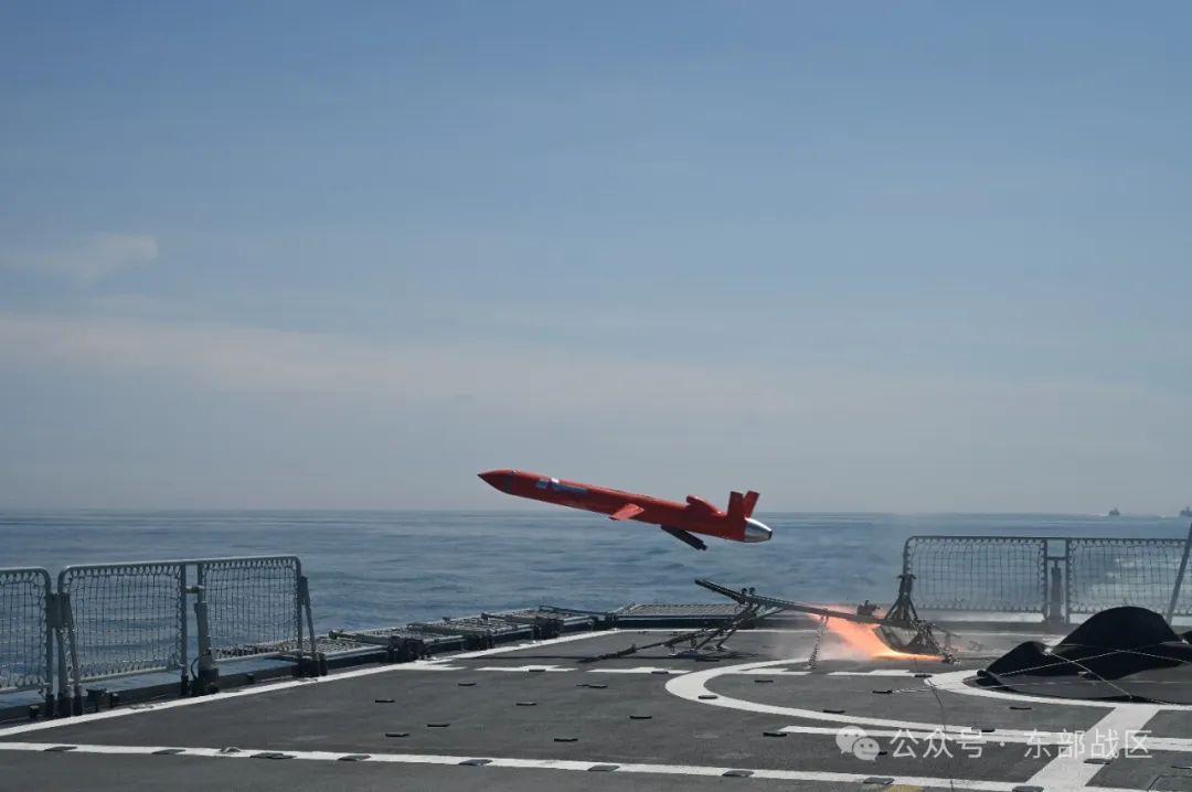 夜以继日!舰艇编队出击 夜以继日!舰艇编队出击