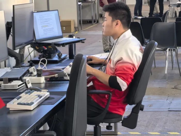 厉害！俩00后首次参赛就成世界冠军！