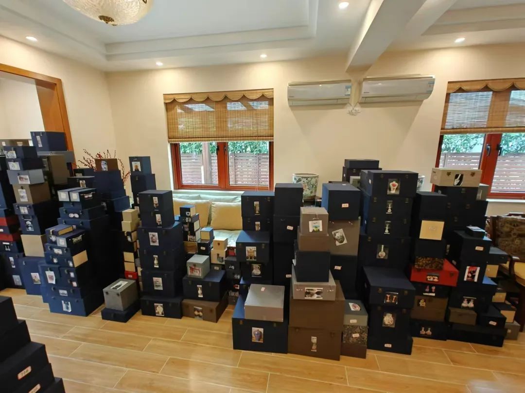 上海一阿姨豪掷900万收上千件“文物”，女儿回国后暗中送检，竟都是赝品……