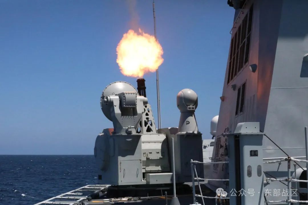 夜以继日!舰艇编队出击 夜以继日!舰艇编队出击