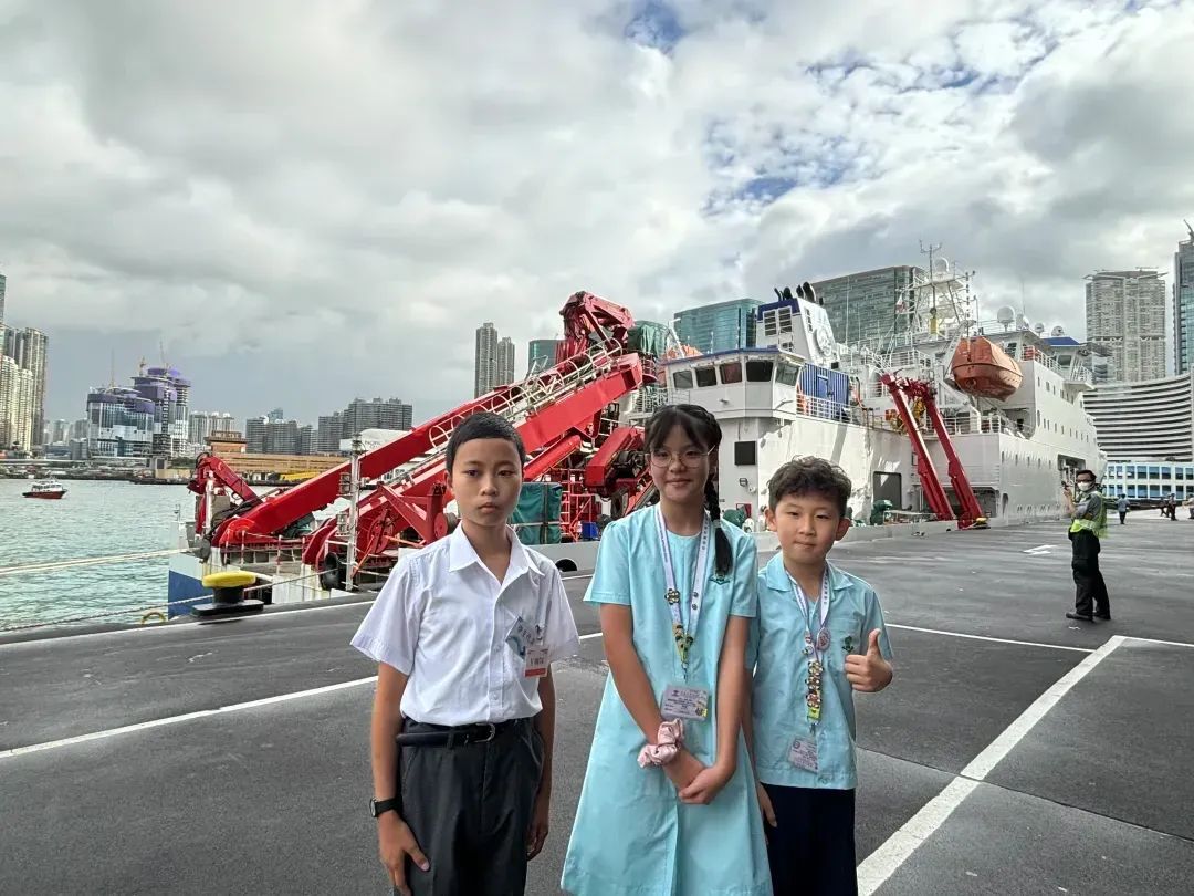 来啦！“蛟龙号”抵港