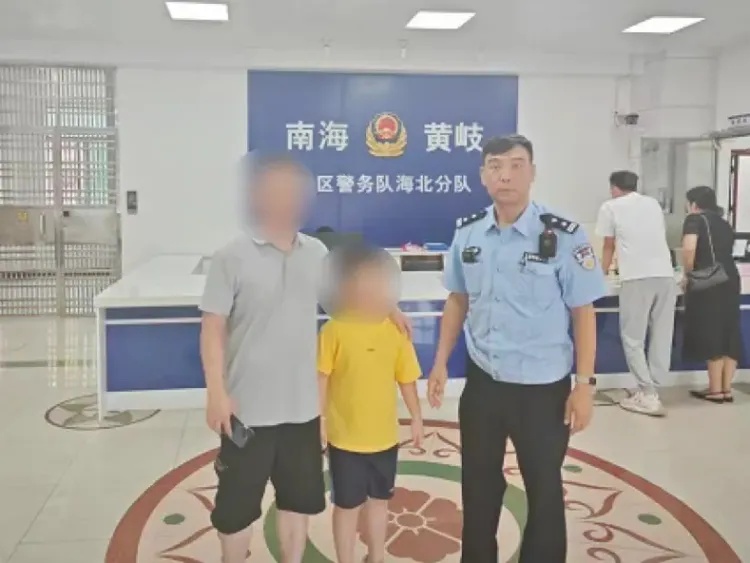 粗心爸爸高速路口落下8岁娃,直到开走了十几公里…… 粗心爸爸高速路口落下8岁娃,直到开走了十几公里……