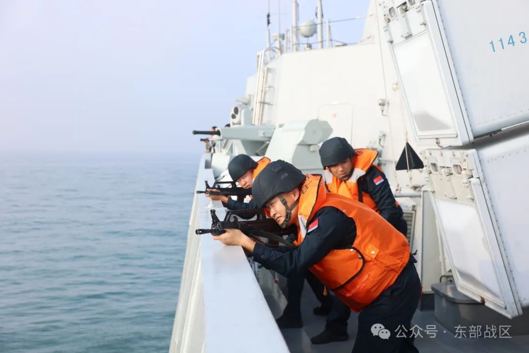 夜以继日!舰艇编队出击 夜以继日!舰艇编队出击