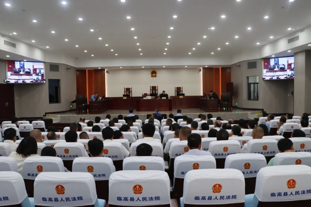 海南一学校校长受审! 海南一学校校长受审!