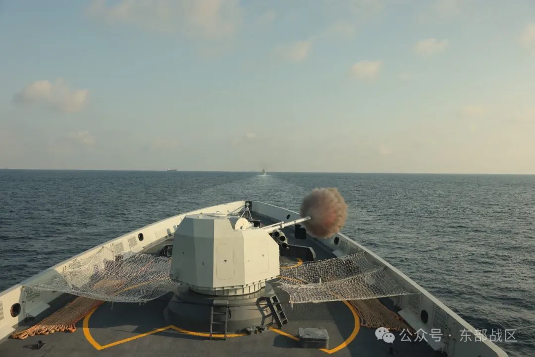 夜以继日!舰艇编队出击 夜以继日!舰艇编队出击