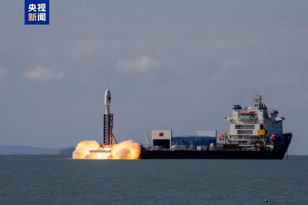 一箭八星！海上发射成功！