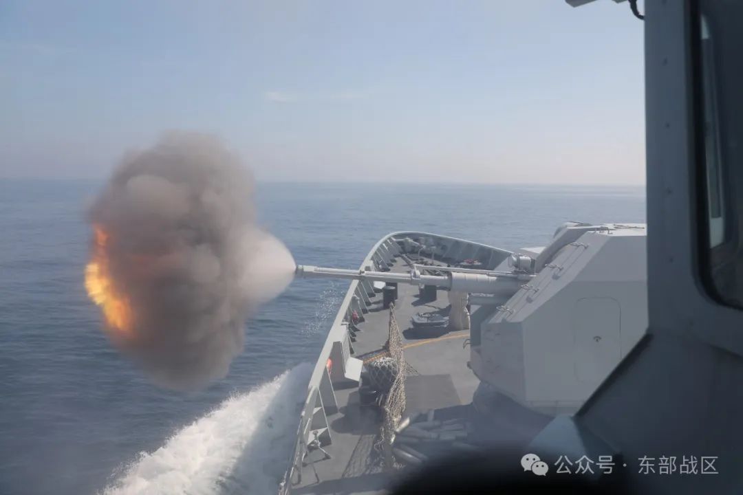 夜以继日!舰艇编队出击 夜以继日!舰艇编队出击