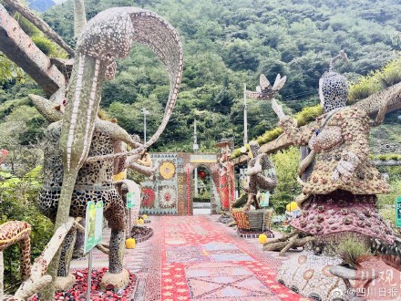 汶川父子两代人在废墟上打造植物王国