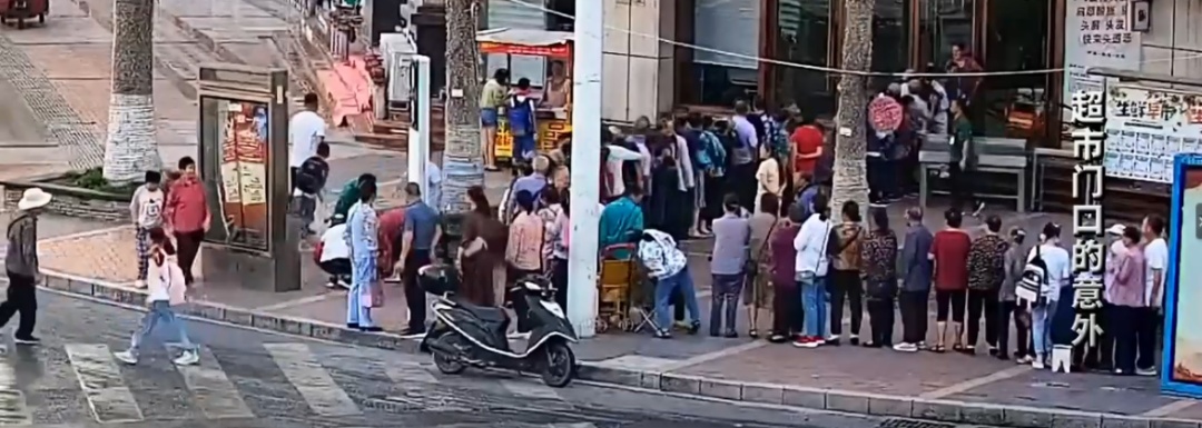 八旬老太排队领鸡蛋，被挤倒摔伤身亡！家属将超市告了，法院判了→