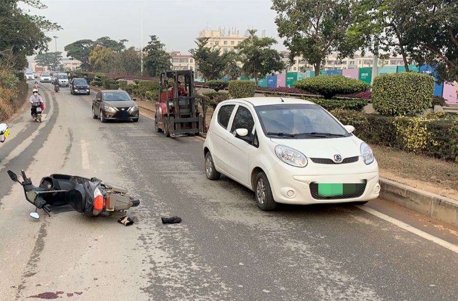 交警为什么总要求我戴上安全头盔？从三个方向给你答案！