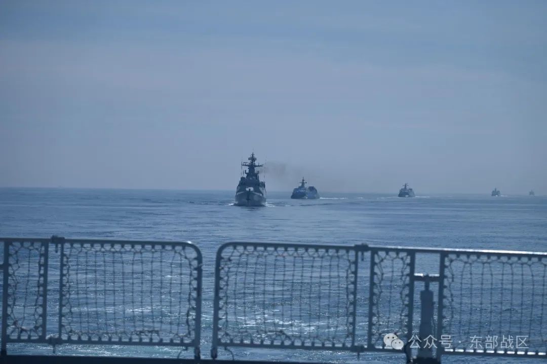 夜以继日!舰艇编队出击 夜以继日!舰艇编队出击