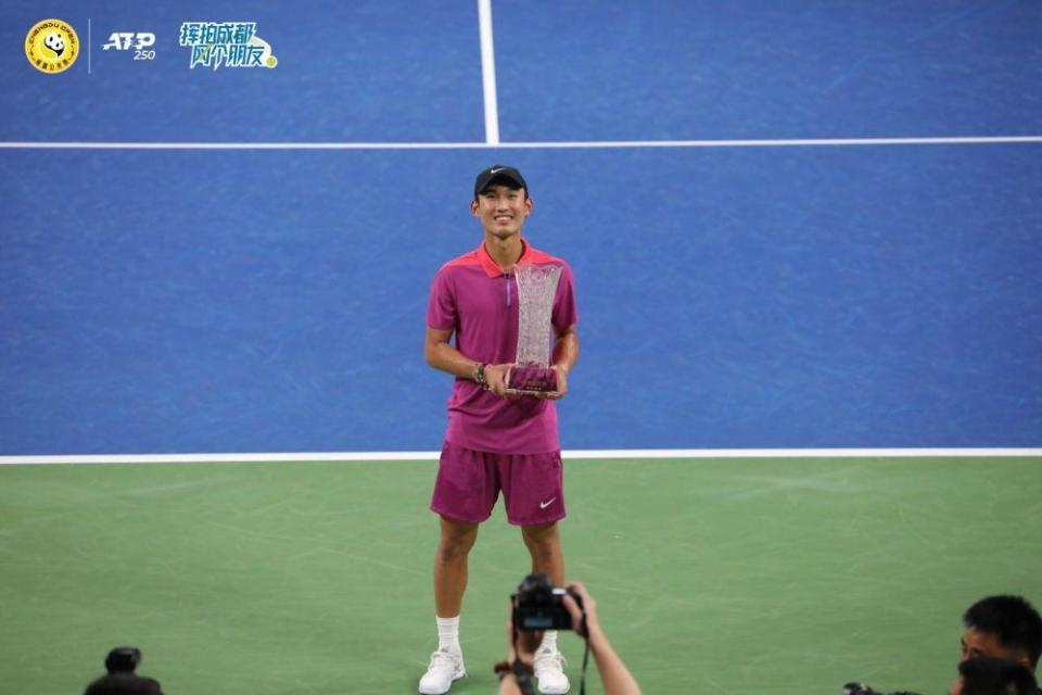 商竣程登顶成都网球公开赛,首夺atp巡回赛冠军