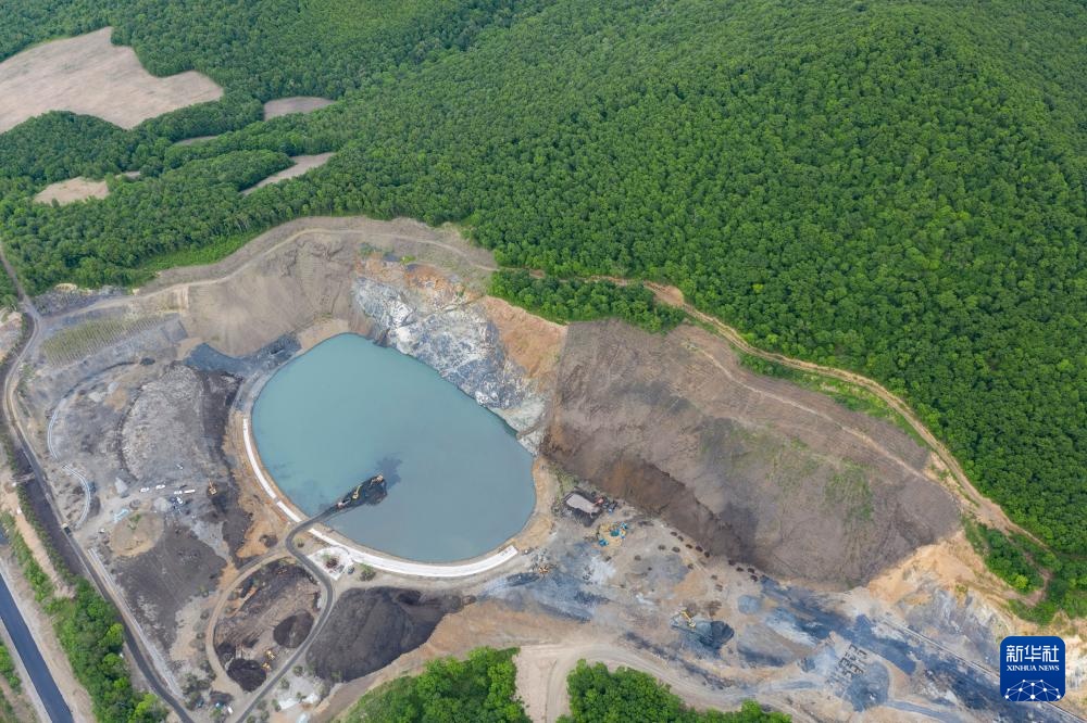 从废弃矿坑到“蓝翡翠”的生态转型