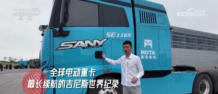 从国之重器到日用百货 各行各业由大变强挺起发展脊梁