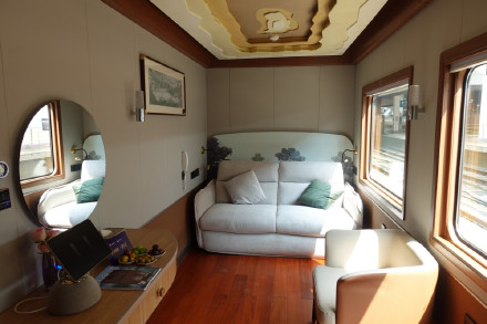 我国首列跨境旅游列车开上中老铁路 我国首列跨境旅游列车开上中老铁路