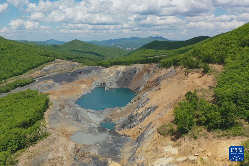 从废弃矿坑到“蓝翡翠”的生态转型