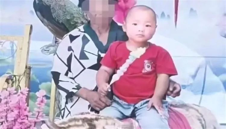 甘肃两岁半女童失联已5天,家属:仅5分钟便不见踪影 甘肃两岁半女童失联已5天,家属:仅5分钟便不见踪影