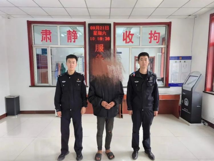 “我杀人了!满家都是血!” 男子因谎报警情被行拘10日 “我杀人了!满家都是血!” 男子因谎报警情被行拘10日