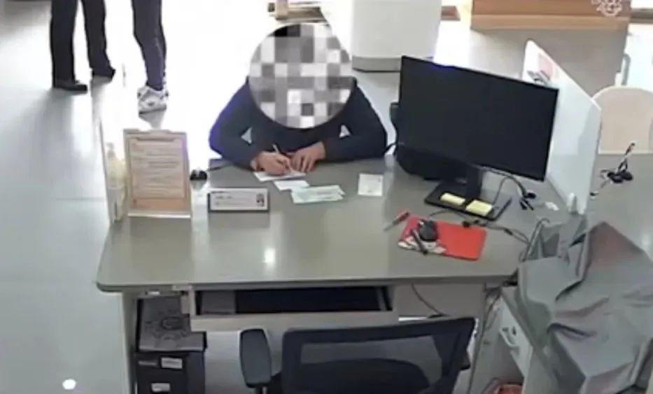 用个人收款码收4万,一奶茶店店员被刑拘!这些职场红线碰不得 用个人收款码收4万,一奶茶店店员被刑拘!这些职场红线碰不得