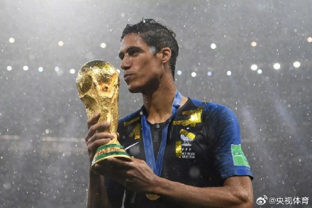 官方:瓦拉内宣布退役 官方:瓦拉内宣布退役