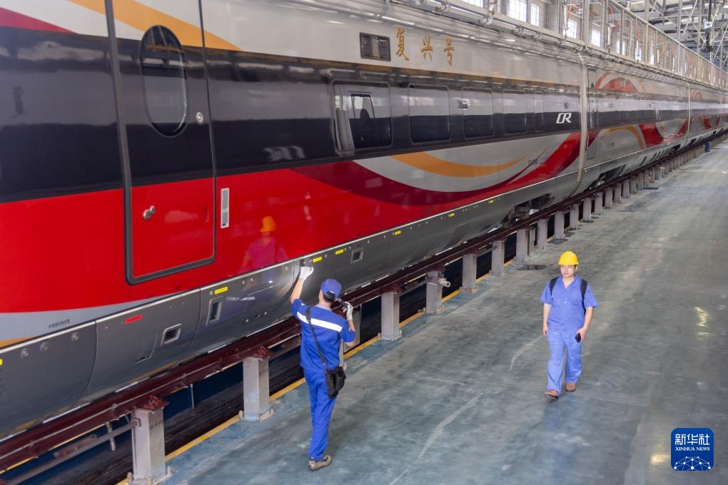 上海:加强列车检修 保障国庆运输 上海:加强列车检修 保障国庆运输