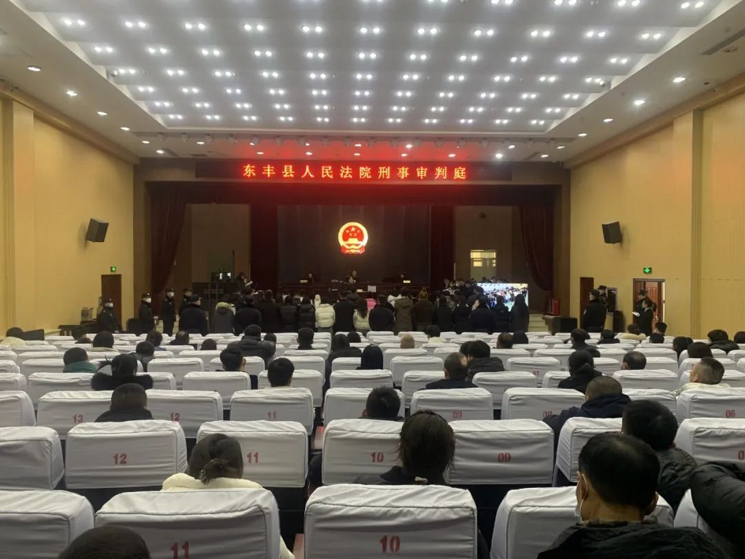 身材火爆的“美女主播”+“抠脚大汉”网络直播诈骗1300余万!50人全部获刑! 身材火爆的“美女主播”+“抠脚大汉”网络直播诈骗1300余万!50人全部获刑!