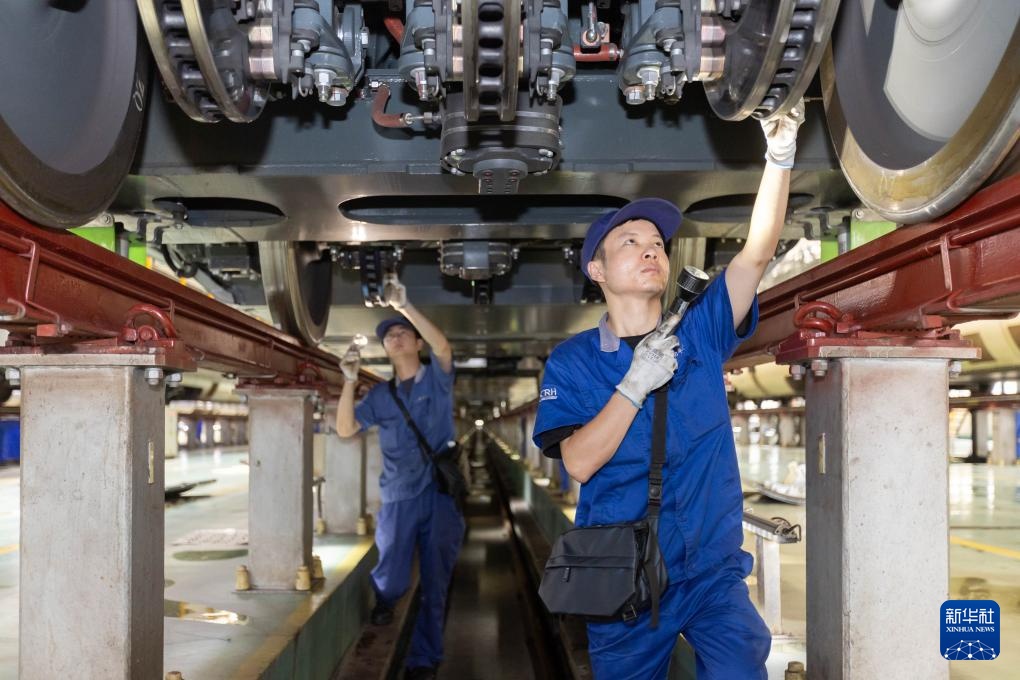 上海:加强列车检修 保障国庆运输 上海:加强列车检修 保障国庆运输