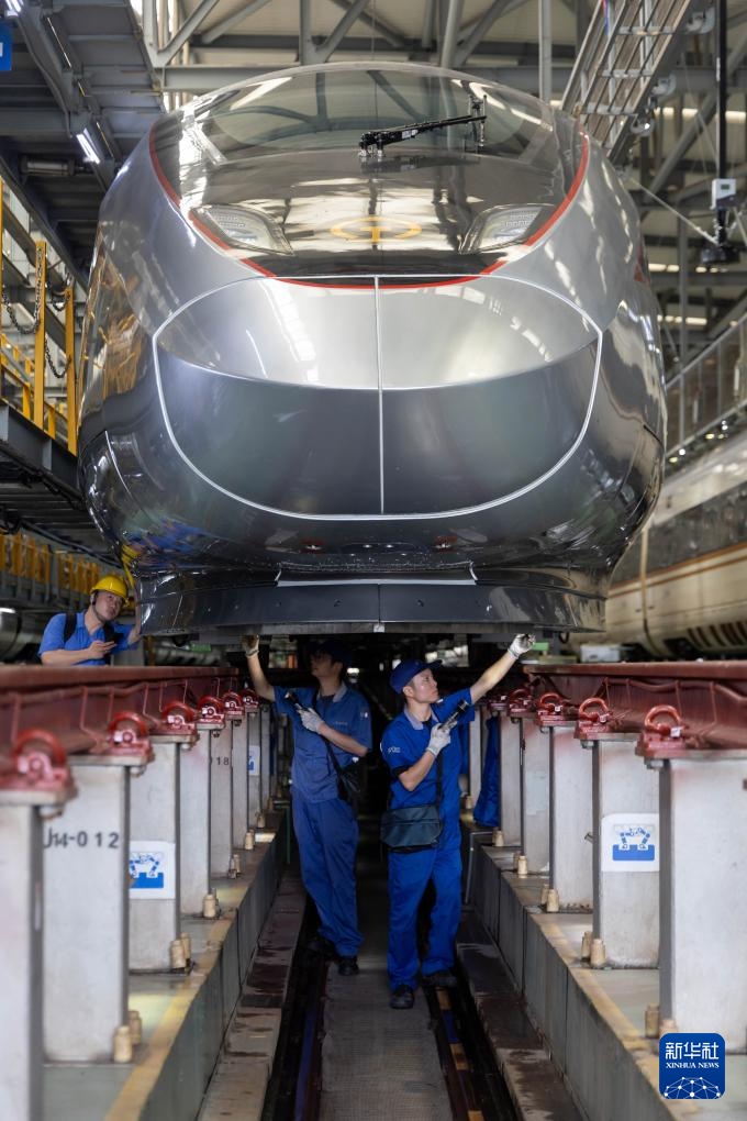 上海:加强列车检修 保障国庆运输 上海:加强列车检修 保障国庆运输