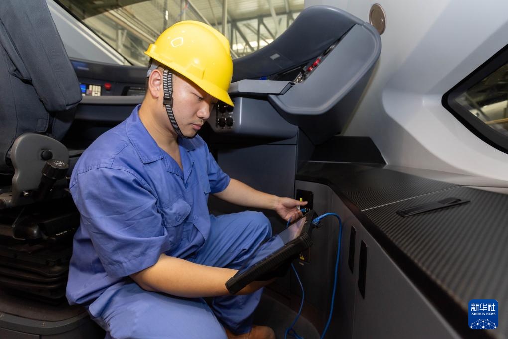 上海:加强列车检修 保障国庆运输 上海:加强列车检修 保障国庆运输