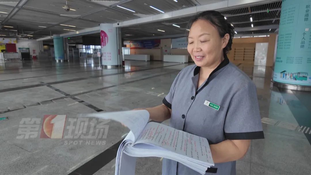 62岁开始学英语，深圳保洁阿姨火了！她：求个“搭子”