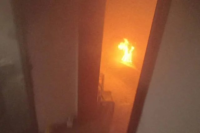 居民楼火灾如何逃生自救?躲避浓烟是关键! 居民楼火灾如何逃生自救?躲避浓烟是关键!