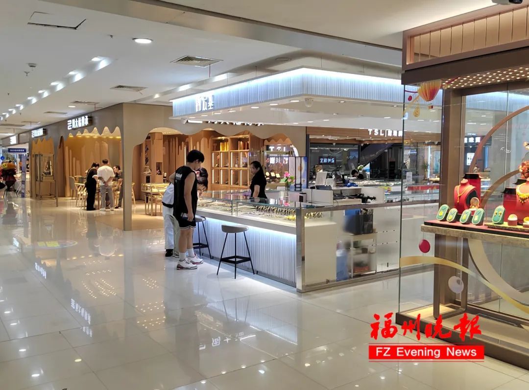 金价大涨！创历史新高！店员：麻木了……