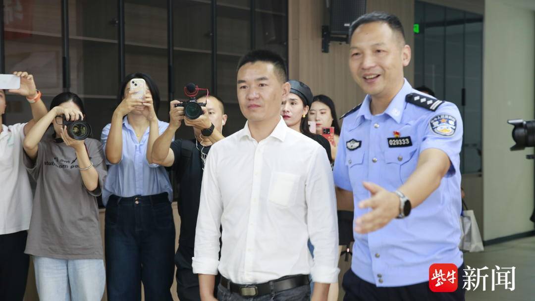 山东男子离家40年后与亲生父母团聚：我终于找到你们了