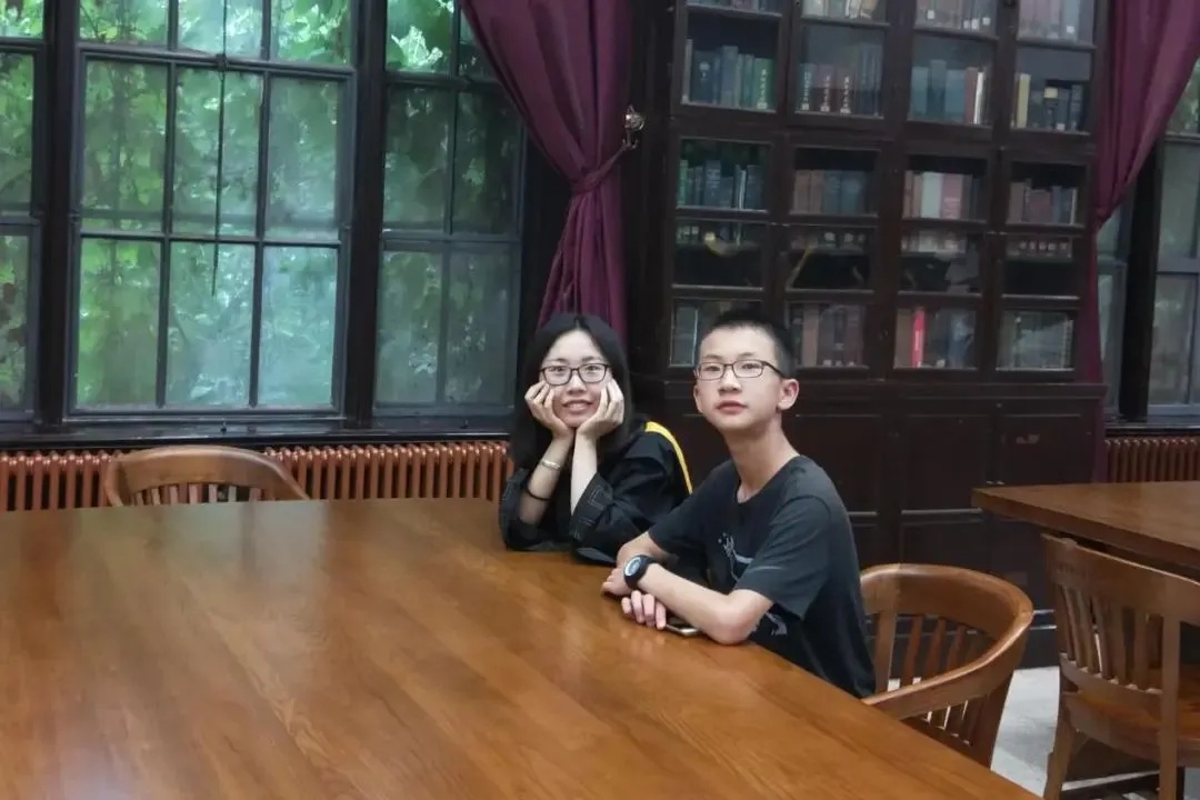 太厉害!亲姐弟隔十年双双上清华 太厉害!亲姐弟隔十年双双上清华