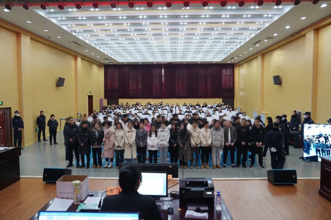 身材火爆的“美女主播”+“抠脚大汉”网络直播诈骗1300余万!50人全部获刑! 身材火爆的“美女主播”+“抠脚大汉”网络直播诈骗1300余万!50人全部获刑!