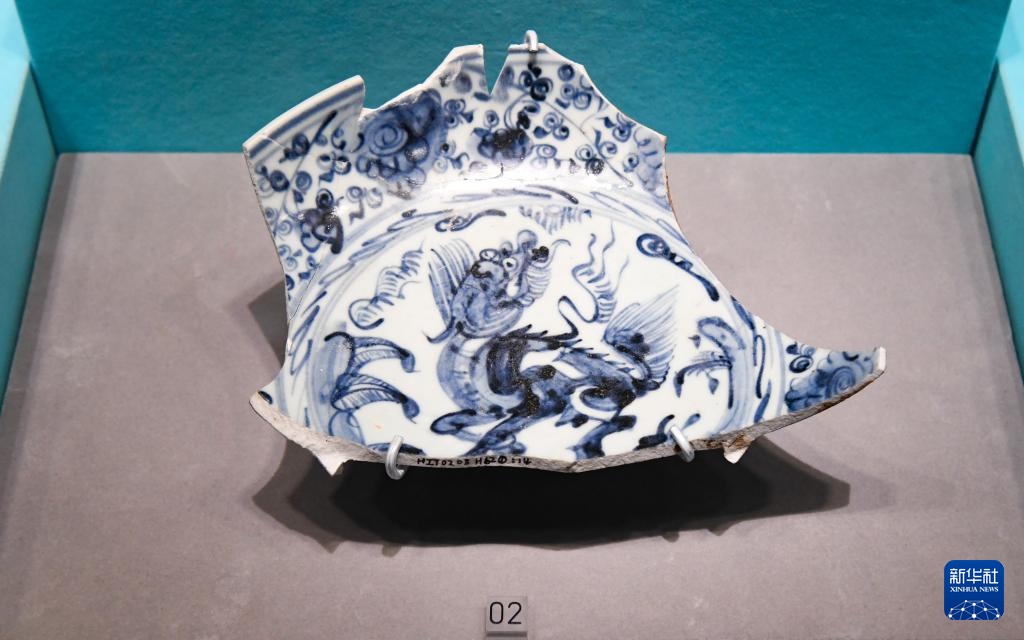 新华全媒+｜探秘“深蓝宝藏”——南海西北陆坡一二号沉船考古成果特展