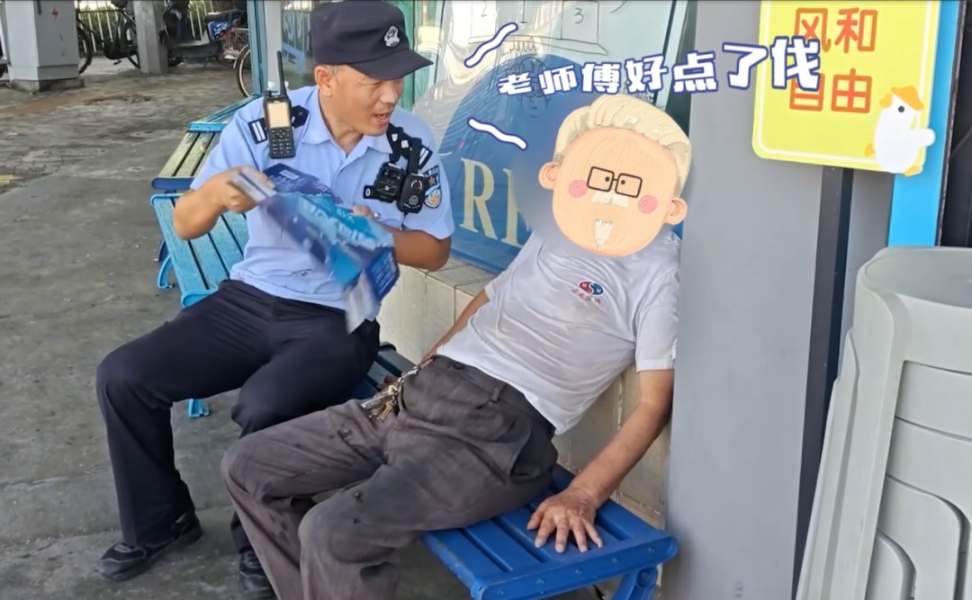 突发!上海街头一老人虚脱,蜀黍接下来的动作太暖心→ 突发!上海街头一老人虚脱,蜀黍接下来的动作太暖心→