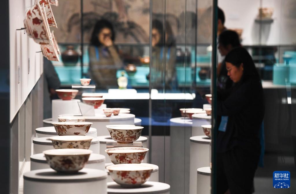 新华全媒+｜探秘“深蓝宝藏”——南海西北陆坡一二号沉船考古成果特展