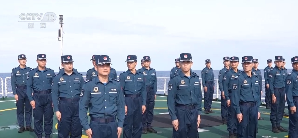 五星红旗飘扬南海 中国海警举行宣誓仪式迎国庆